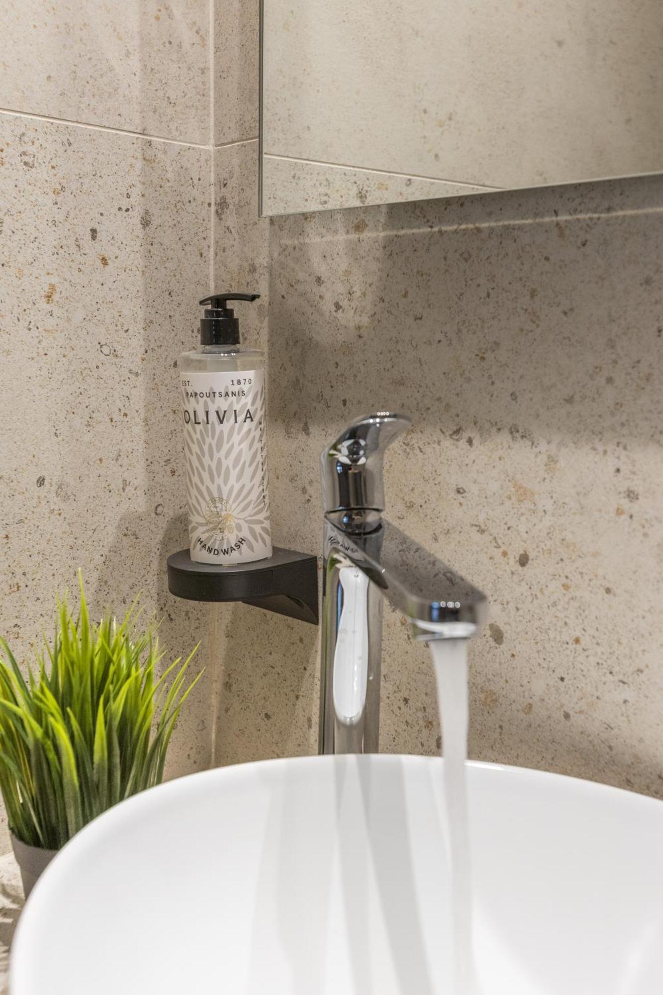 Aethir Urban Stay By Raise Athena Bagian luar foto